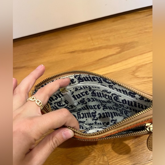 NWOT juicy couture terry cloth wristlet! - Picture 6 of 8